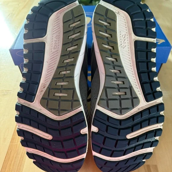 Brooks Beast 2.0 Men's Gray Running Shoes - Picture 5 of 8